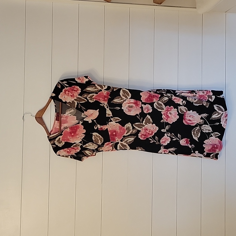 Beautiful summer dress. Size S. Fits beautiful against the body. Very sexy.